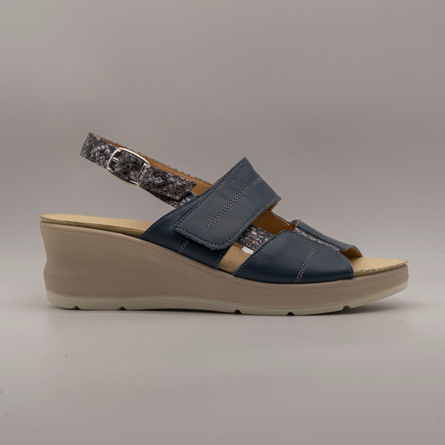 Cinzia Soft IO13825 - sandalo in pelle con plantare estraibile e comfort regolabile - blu - scarpe di qualità venduta a Milano da Pli-Pla
