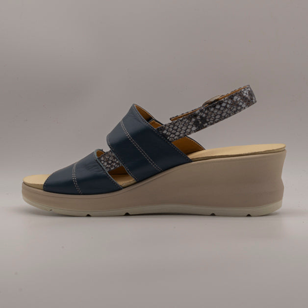 Cinzia Soft IO13825 - sandalo in pelle con plantare estraibile e comfort regolabile - blu - scarpe di qualità venduta a Milano da Pli-Pla