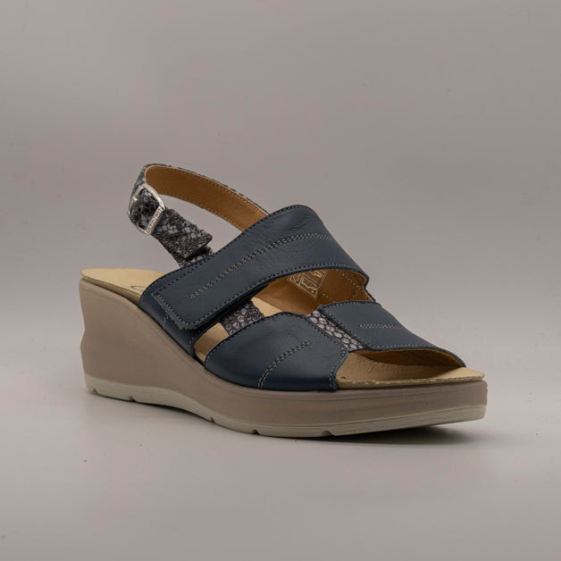 Cinzia Soft IO13825 - sandalo in pelle con plantare estraibile e comfort regolabile - blu - scarpe di qualità venduta a Milano da Pli-Pla