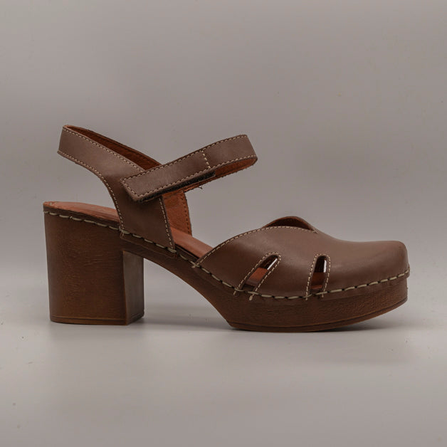 Cinzia Soft PQ1145370 – sandalo in pelle con zeppa alta e punta chiusa - marrone - scarpe di qualità venduta a Milano da Pli-Pla