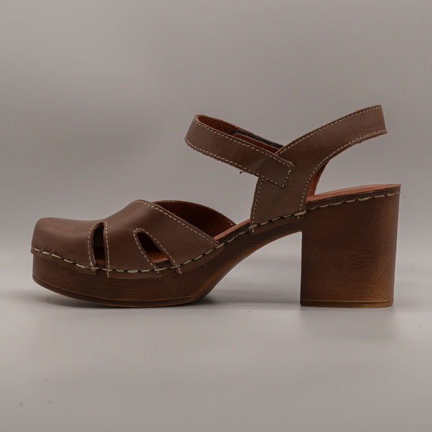 Cinzia Soft PQ1145370 – sandalo in pelle con zeppa alta e punta chiusa - marrone - scarpe di qualità venduta a Milano da Pli-Pla