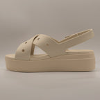 Crocs Brooklyn 4U Cross Strap Sandal – sandalo con fasce incrociate e zeppa LiteRide™ - frappè - scarpe di qualità venduta a Milano da Pli-Pla
