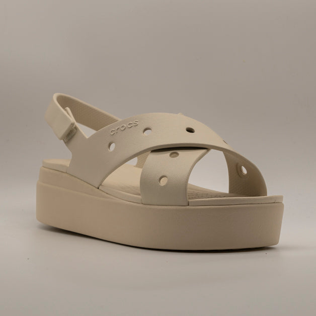 Crocs Brooklyn 4U Cross Strap Sandal – sandalo con fasce incrociate e zeppa LiteRide™ - frappè - scarpe di qualità venduta a Milano da Pli-Pla