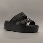 Crocs Brooklyn Buckle Sandal Low Wedge W – sandalo con zeppa LiteRide™ e doppia fascia - nero - scarpe di qualità venduta a Milano da Pli-Pla