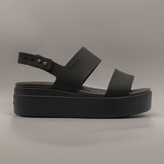 Crocs Brooklyn Low Wedge W – sandalo con zeppa LiteRide™ e doppia fascia - nero - scarpe di qualità venduta a Milano da Pli-Pla
