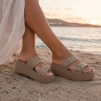 Crocs Brooklyn Buckle Sandal Low Wedge W – sandalo con zeppa LiteRide™ e doppia fascia - latte - scarpe di qualità venduta a Milano da Pli-Pla