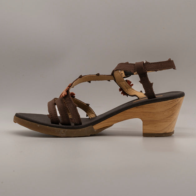 El Naturalista 5496F Sylvan – sandalo in pelle con zeppa e cinturino alla caviglia - marrone - scarpe di qualità venduta a Milano da Pli-Pla