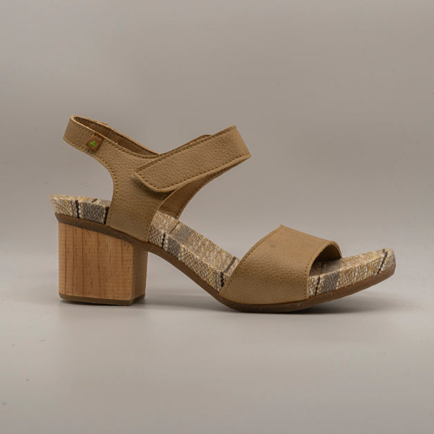 El Naturalista Deba 5562T – sandalo vegano con zeppa e plantare anatomico - beige camel - scarpe di qualità venduta a Milano da Pli-Pla