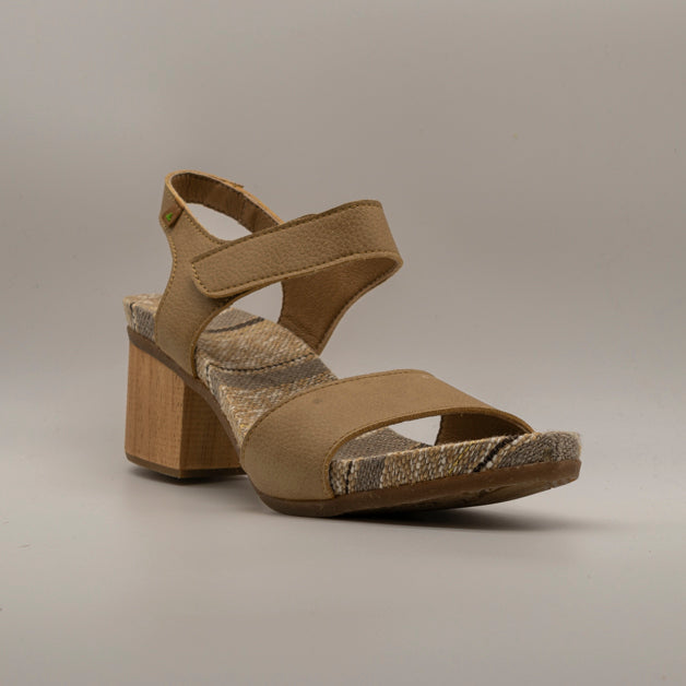 El Naturalista Deba 5562T – sandalo vegano con zeppa e plantare anatomico - beige camel - scarpe di qualità venduta a Milano da Pli-Pla