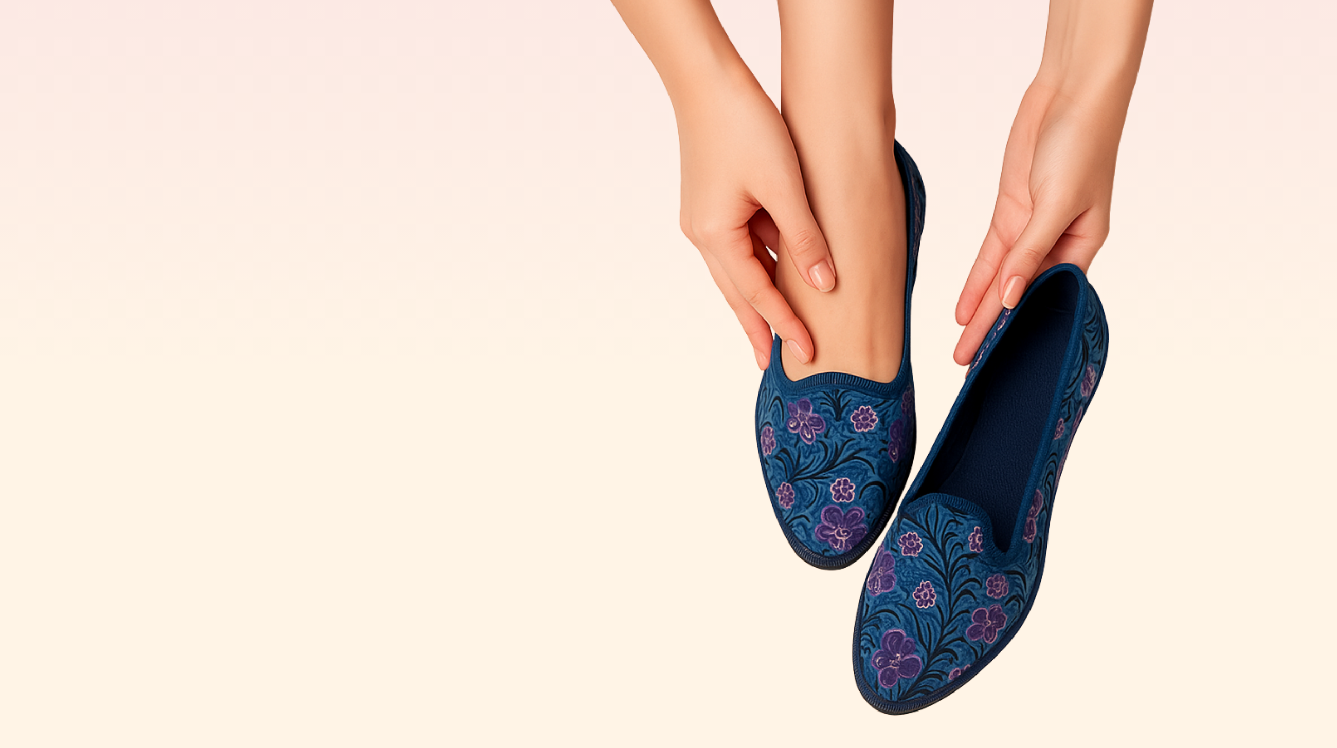 friulane limited edition batik blu con fantasia floreali di Pli-Pla indossate 