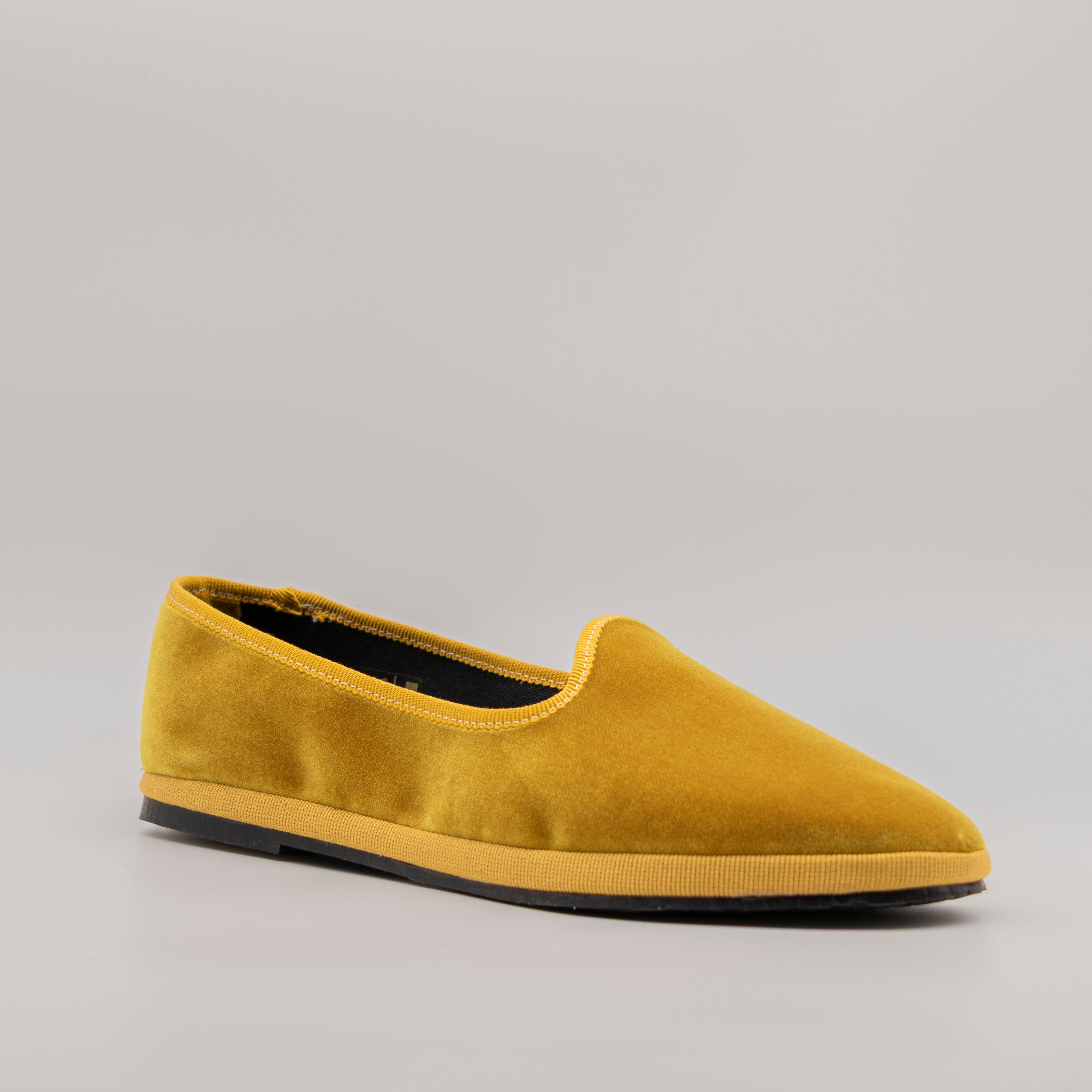 Friulane Classiche Senape – La Tradizione del Velluto | Pli-Pla - scarpe di qualità venduta a Milano da Pli-Pla