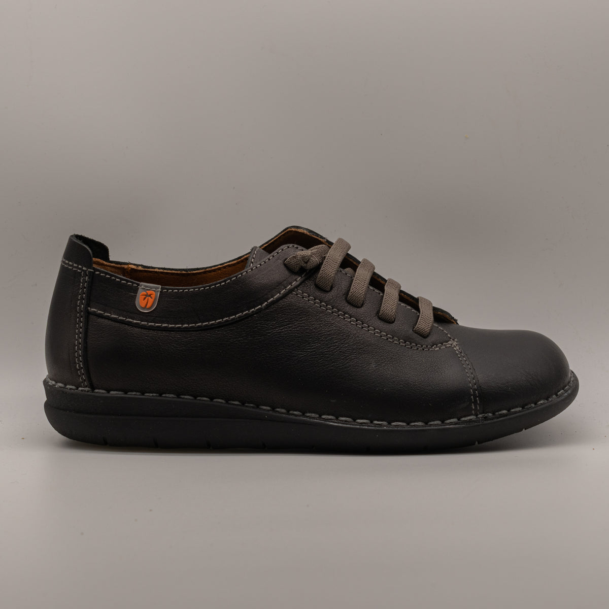 Jungla 8561 – Scarpe donna in pelle con elastici - nero - scarpe di qualità venduta a Milano da Pli-Pla