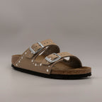 Birkenstock Arizona Rivet Border – sandalo a due cinturini con borchie e plantare anatomico - taupe - scarpe di qualità venduta a Milano da Pli-Pla