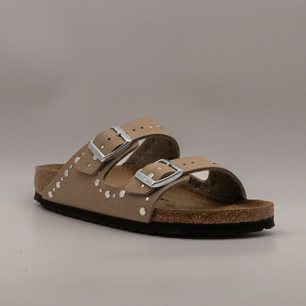 Birkenstock Arizona Rivet Border – sandalo a due cinturini con borchie e plantare anatomico - taupe - scarpe di qualità venduta a Milano da Pli-Pla