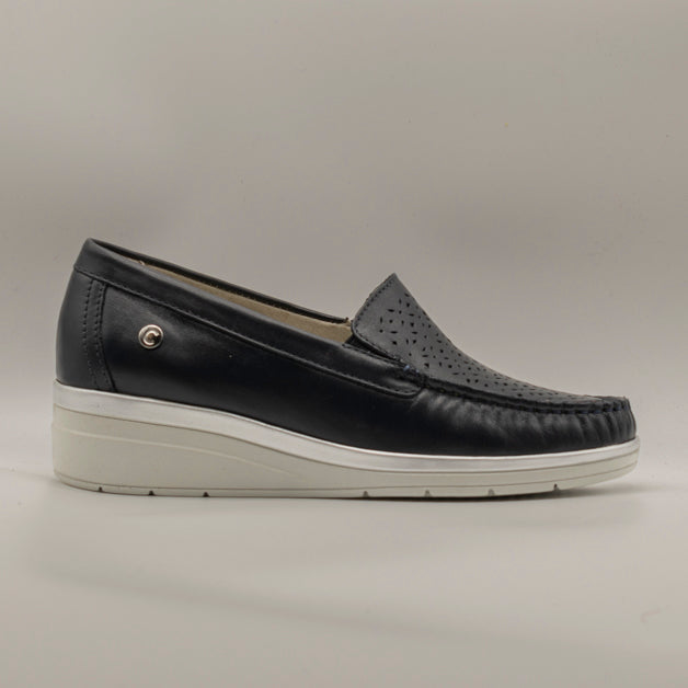 Cinzia Soft IV6621178 – Mocassino donna in pelle traforata con zeppa comfort blu airone - scarpe di qualità venduta a Milano da Pli-Pla