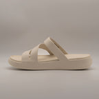 Crocs Getaway Strappy W – sandalo leggero con tecnologia Free Feel™ - beige stucco - scarpe di qualità venduta a Milano da Pli-Pla