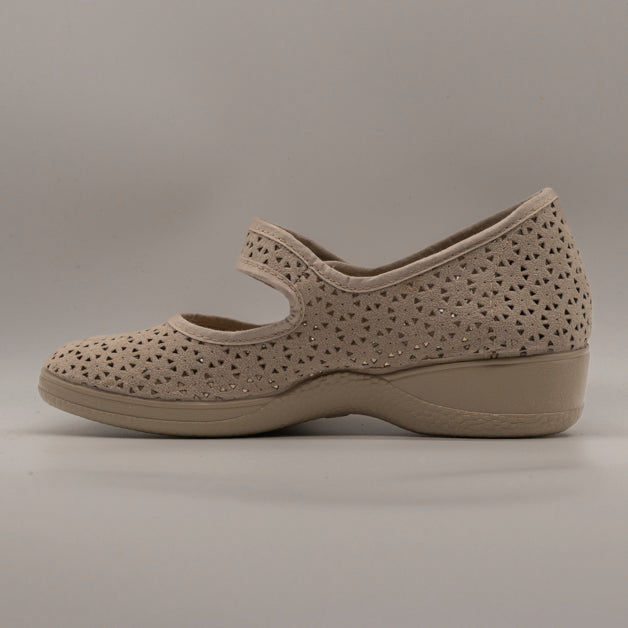 Emma Shoes 26066 – scarpa traforata Mary Jane con zeppa comfort - beige - scarpe di qualità venduta a Milano da Pli-Pla