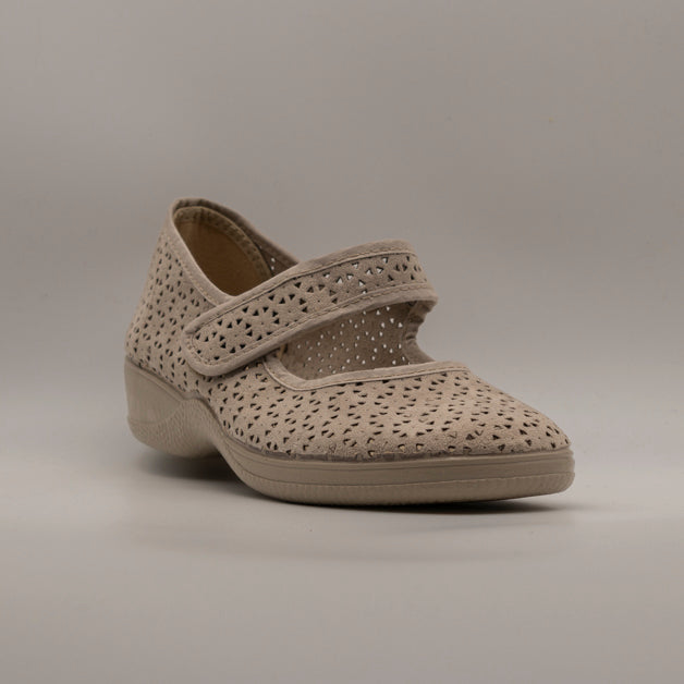 Emma Shoes 26066 – scarpa traforata Mary Jane con zeppa comfort - beige - scarpe di qualità venduta a Milano da Pli-Pla