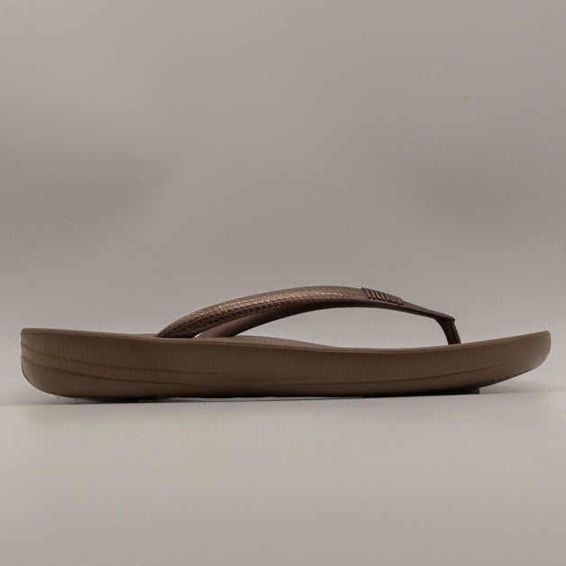 FitFlop IQUSHION Ergonomic Toe-Posts – infradito ergonomiche ultraleggere - bronzo - scarpe di qualità venduta a Milano da Pli-Pla