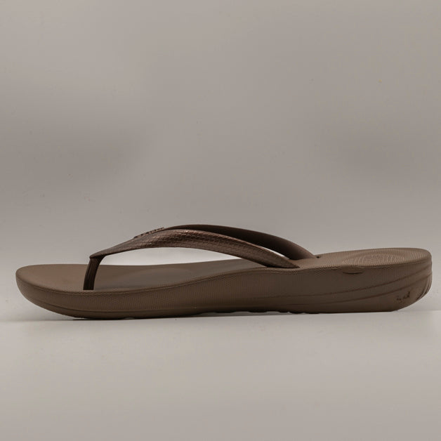 FitFlop IQUSHION Ergonomic Toe-Posts – infradito ergonomiche ultraleggere - bronzo - scarpe di qualità venduta a Milano da Pli-Pla