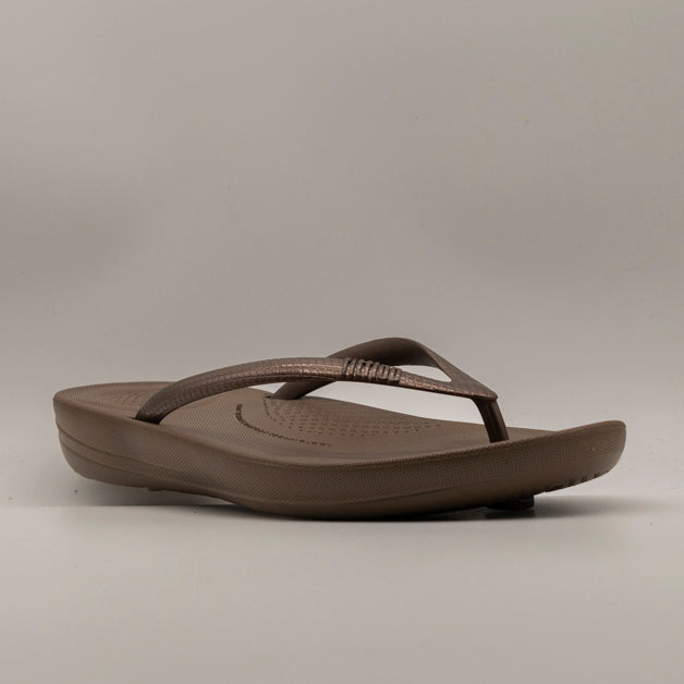 FitFlop IQUSHION Ergonomic Toe-Posts – infradito ergonomiche ultraleggere - bronzo - scarpe di qualità venduta a Milano da Pli-Pla