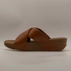 FitFlop Lulu Cross Slides – sandalo in pelle con fasce incrociate e zeppa - cuoio - scarpe di qualità venduta a Milano da Pli-Pla