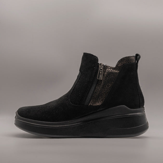 IGI&CO 4655200 Stivaletto Donna in Pelle Scamosciata con Zeppa nero - scarpe di qualità venduta a Milano da Pli-Pla