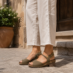 Jungla 8200 – sandalo in pelle con elastici e zeppa comfort - verde Prado - scarpe di qualità venduta a Milano da Pli-Pla