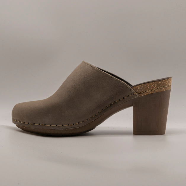 Jungla 7855 – Zoccolo sabot donna in pelle con tacco nubuck terron - scarpe di qualità venduta a Milano da Pli-Pla