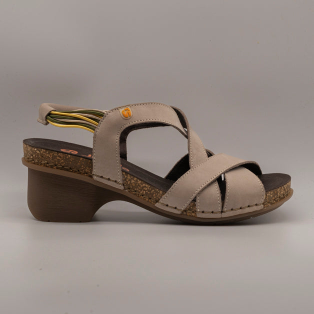 Jungla 8203 – sandalo in nabuk con elastici laterali e comfort leggero - beige beach - scarpe di qualità venduta a Milano da Pli-Pla