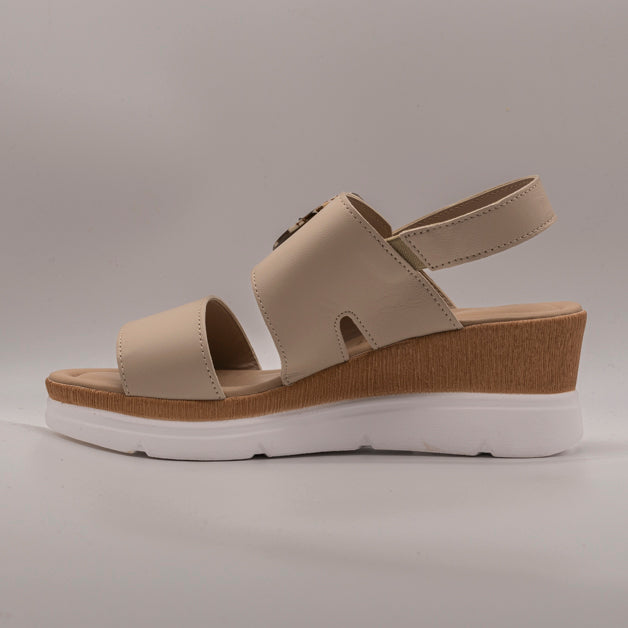 Valleverde 32340 – Sandalo donna in pelle con zeppa comfort e fibbia maxi beige - scarpe di qualità venduta a Milano da Pli-Pla